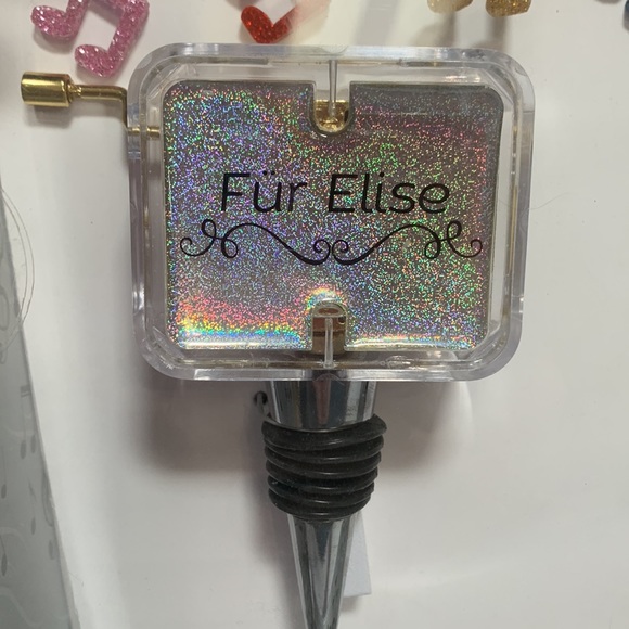 Brand New! 💥Gift Box set of Wine Glass Charms, wine opener, musical stopper💥 - Picture 2 of 8